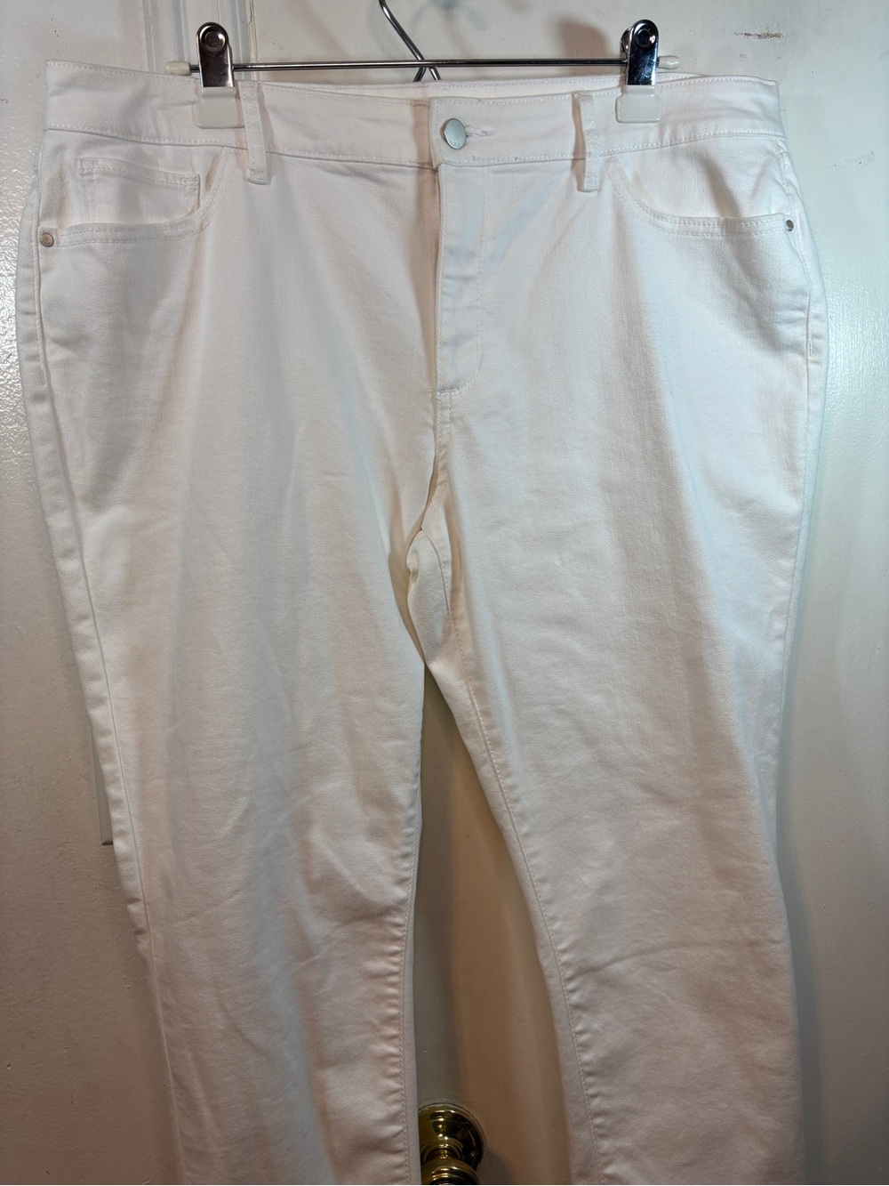 a.n.a Women's White Stretch Skinny Jeans